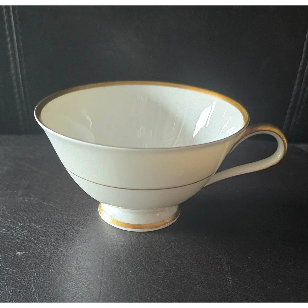 Set of 12 Heinrich Selb White Gold Trimmed‎ Footed Teacups Elegant Coffee Cups